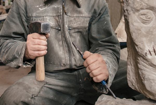 Main differences between hammers and mallets for sculpting