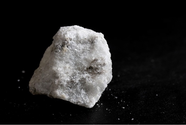 What kinds of stone are used for sculpture?