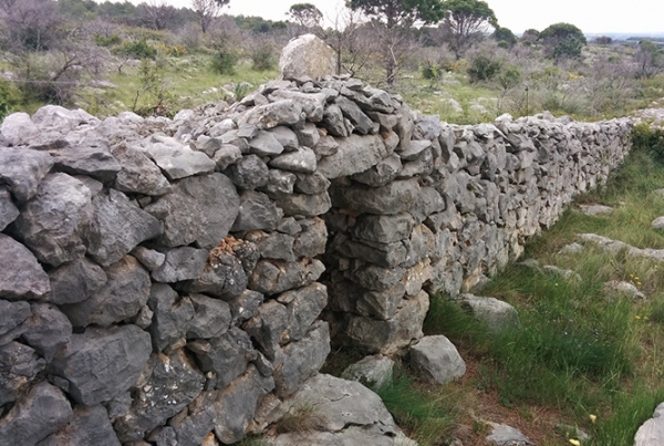 Tipología de las construcciones en piedra seca