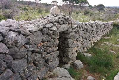 Tipología de las construcciones en piedra seca