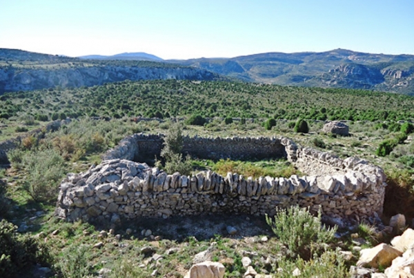 Elementos de piedra seca para almacenar agua